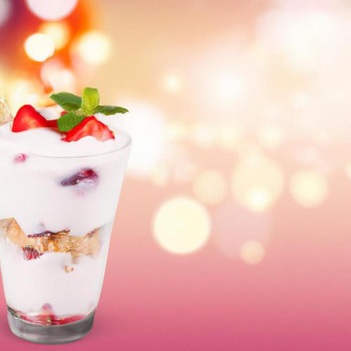 Coś słodkiego z jogurtu naturalnego: przepisy na pyszne i zdrowe desery